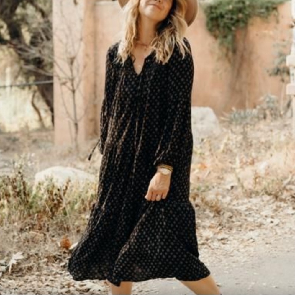 Carly Jean Los Angeles Black Midi Dress size small